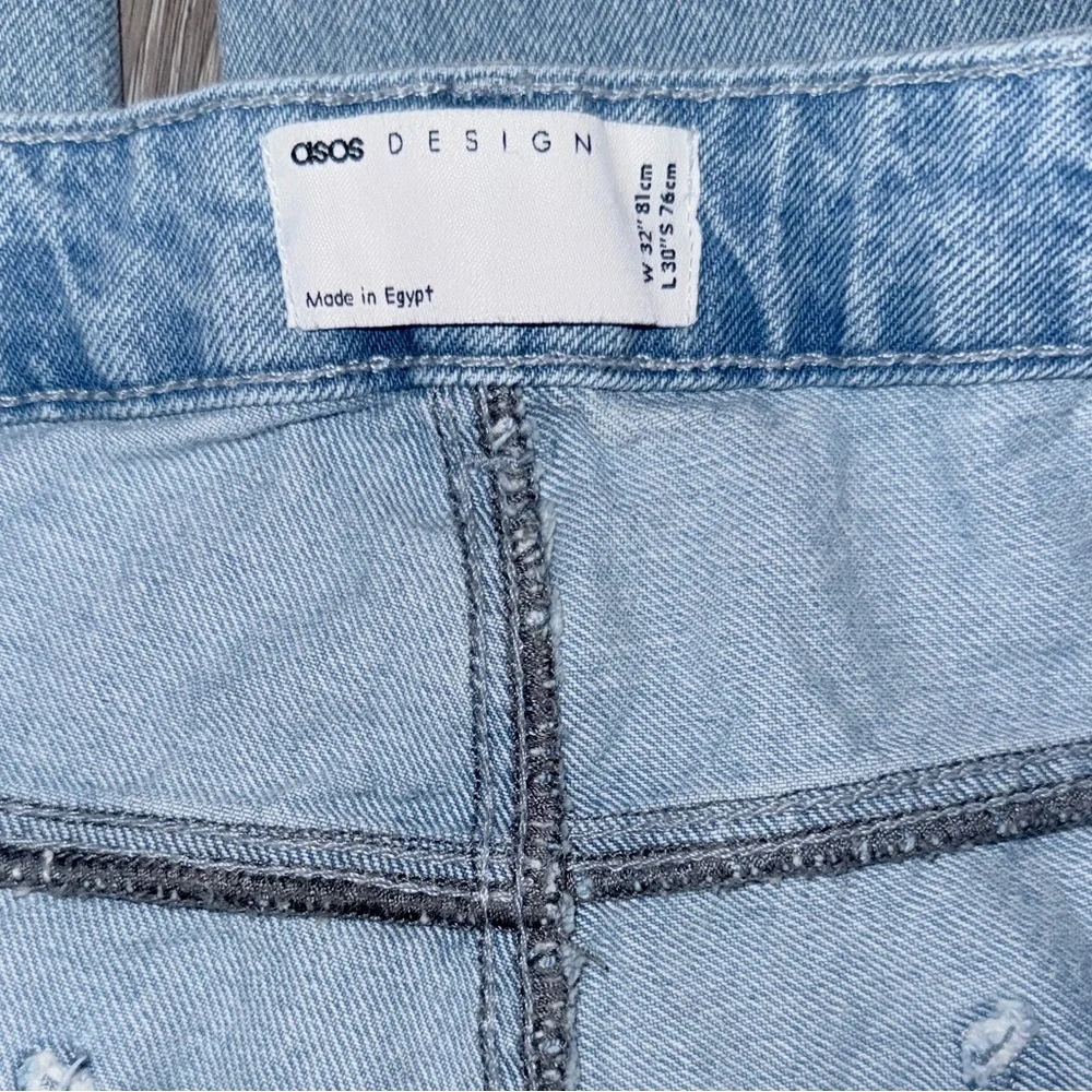 ASOS design distressed Light Blue Denim Jeans - Picture 3 of 3